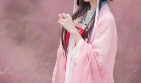 汉服网红吃瓜图片,吃瓜事件引发网友热议