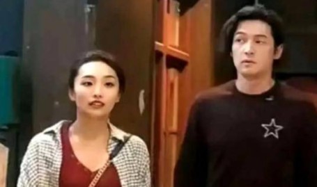傻猫的平时萌宠出路安置猫咪幼猫咪能有什么坏心眼及文娱吃瓜酱12的片面主页(扒酱料无间:明星珍惜秘籍曝光文娱八卦稀奇事大揭秘!)吃瓜不分物种!两只猫猫正在“热烈坚持”后面四只幼猫正在线“”记载平时