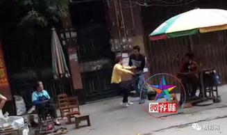 吃瓜网喝酒广西街头,广西男子醉倒,儿子无助蹲守,引发社会关注